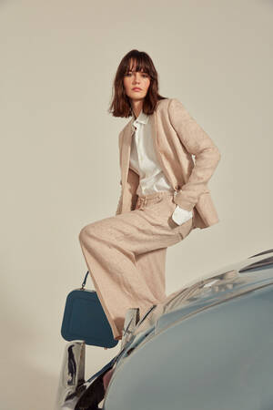 marksandspencer_JAEGER SS23_kostkovany oblek z cisteho lnu_sako 6999Kc_kalhoty 4499Kc_lookbook.jpg